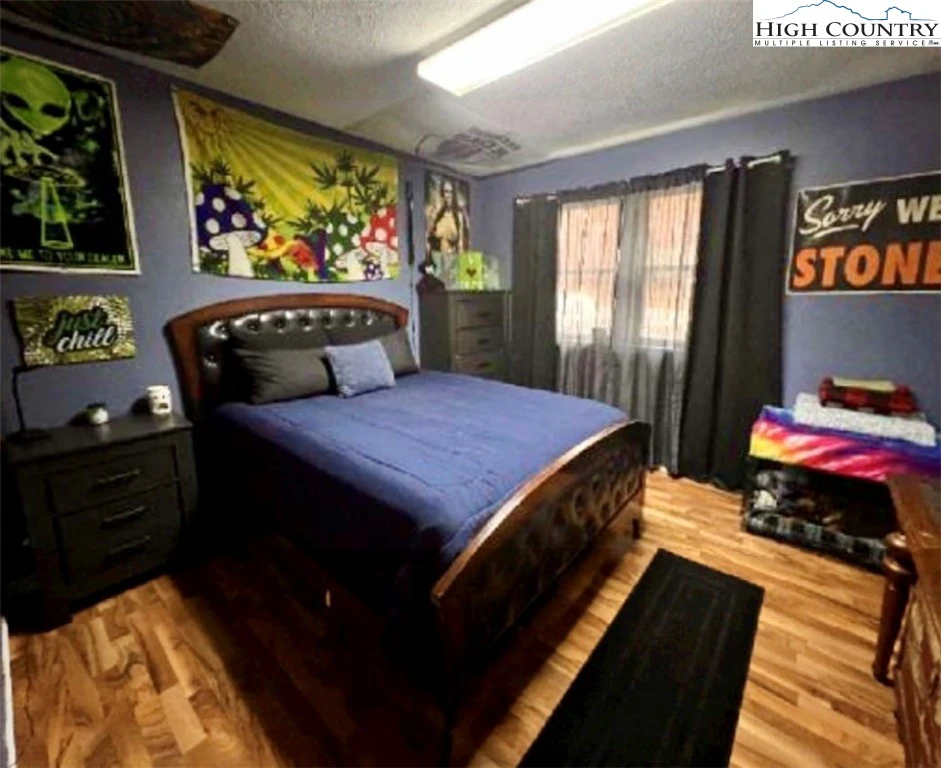 Image number 8 for the current listing