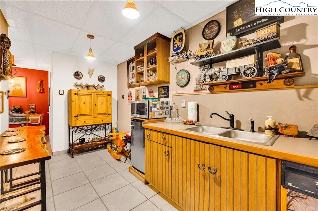 Image number 4 for the current listing