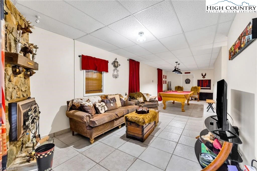 Image number 5 for the current listing