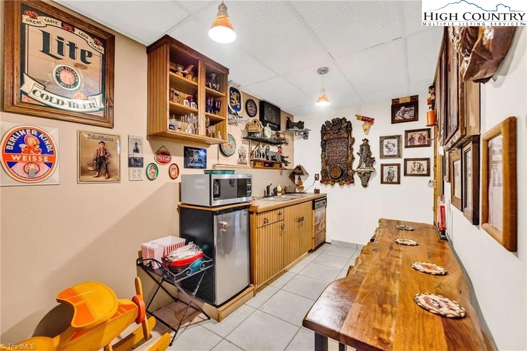 Image number 8 for the current listing