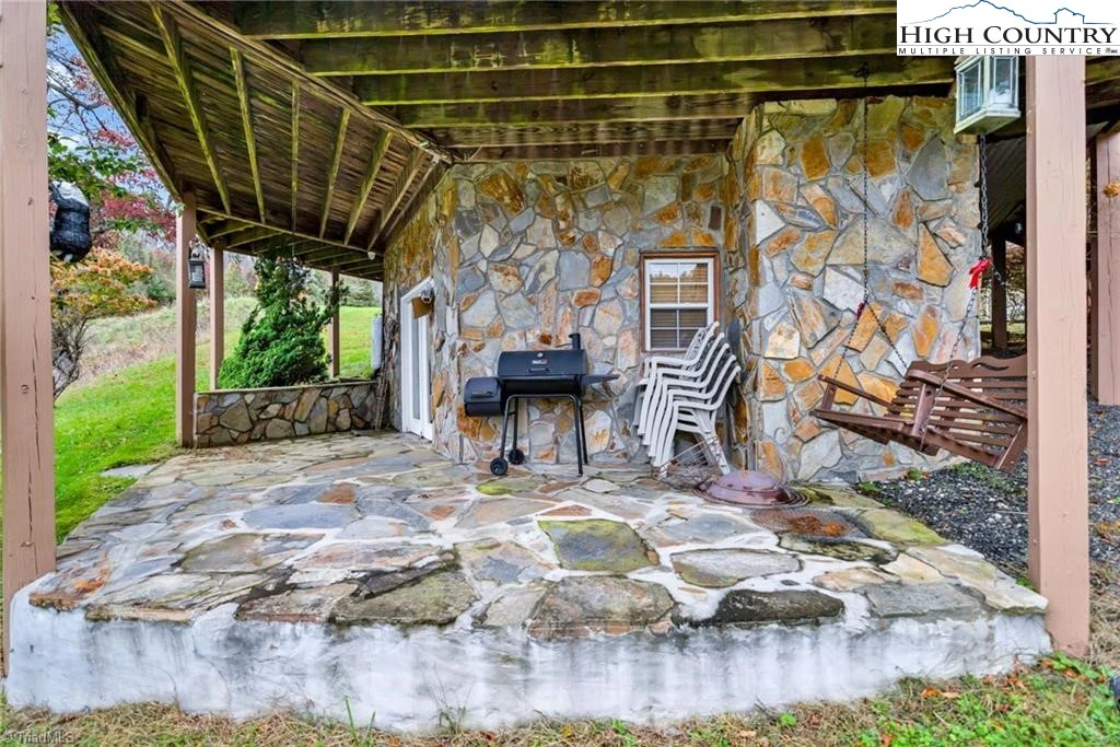 Image number 17 for the current listing