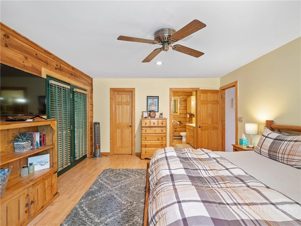 Image number 9 for the current listing