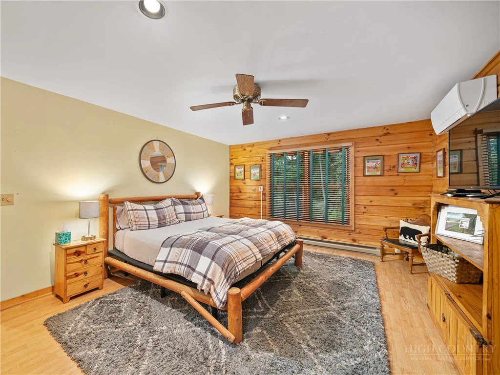 Image number 8 for the current listing