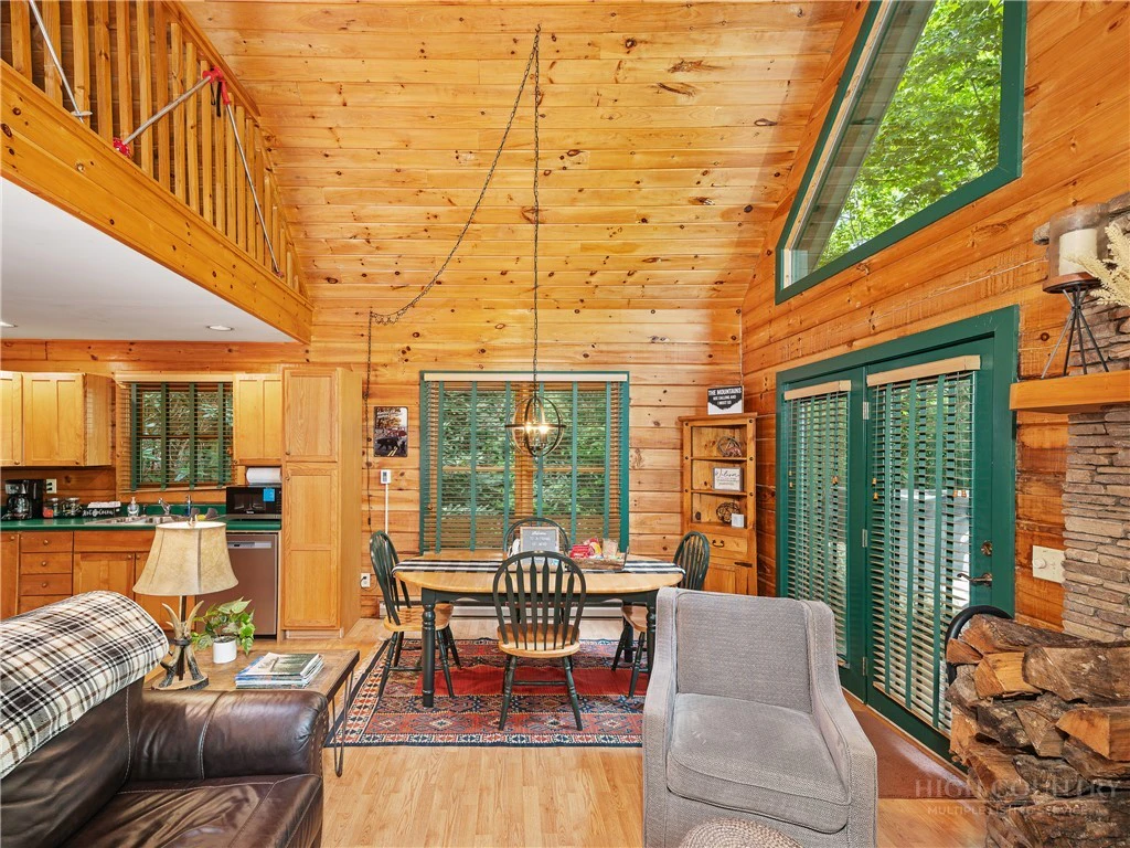 Image number 2 for the current listing