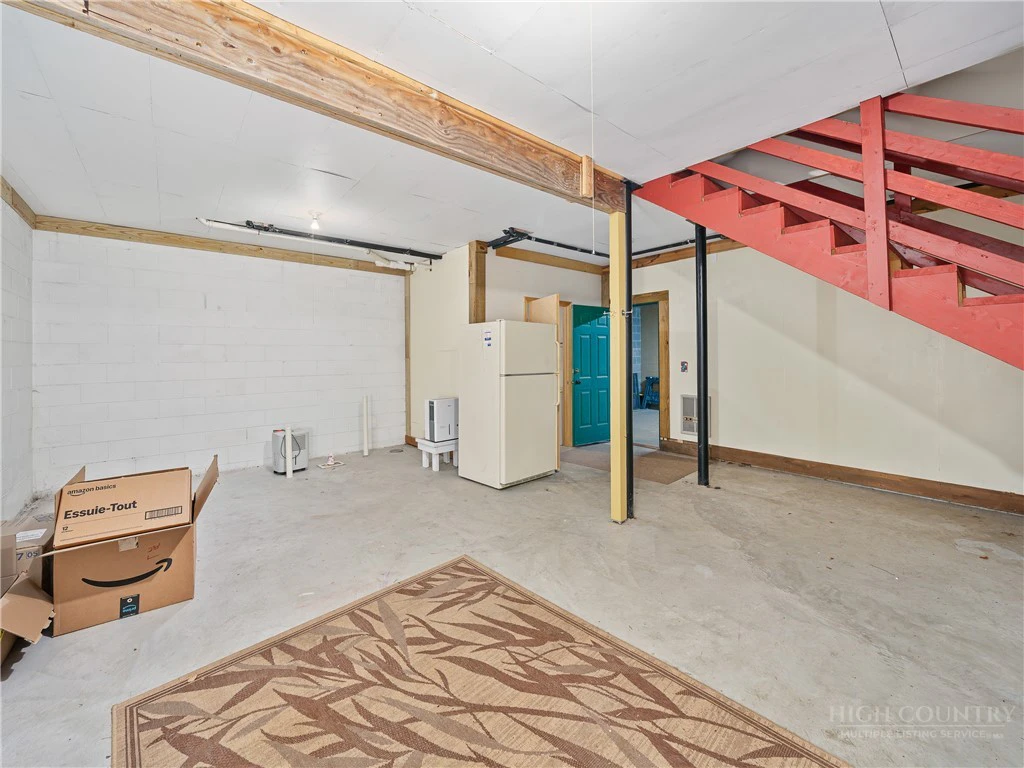 Image number 18 for the current listing