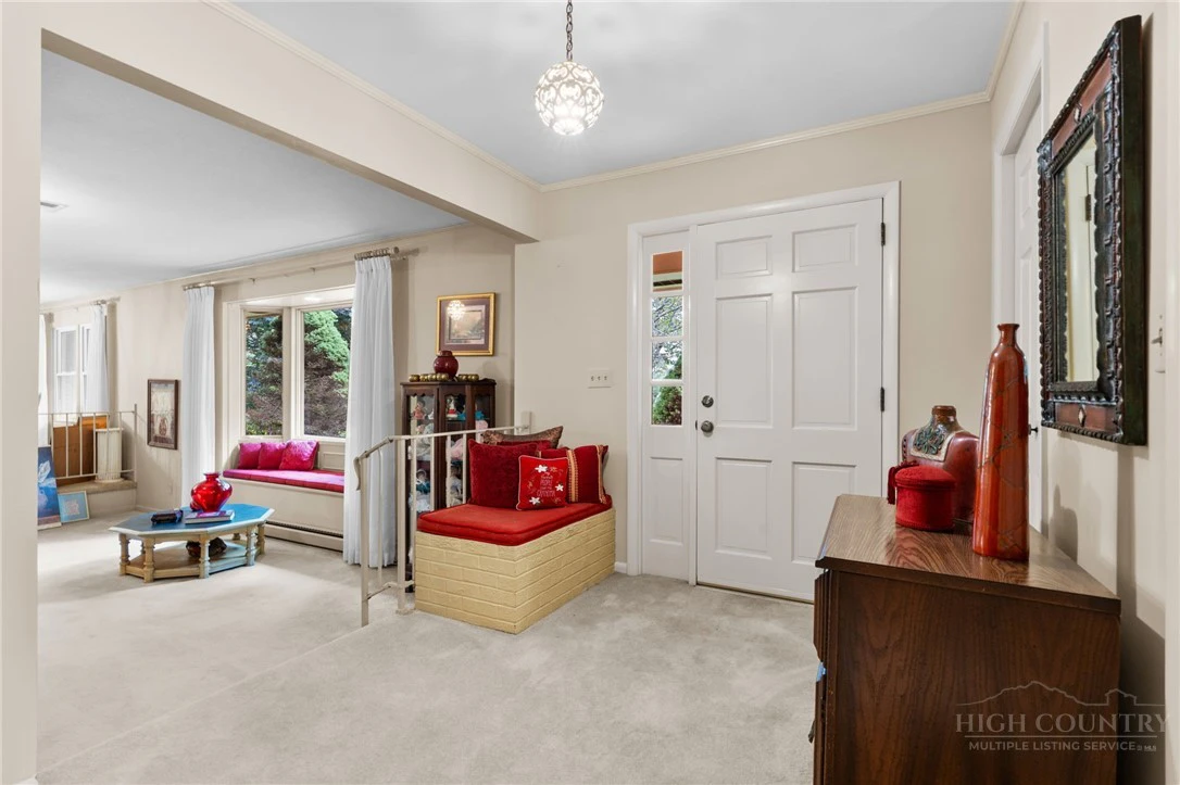 Image number 19 for the current listing