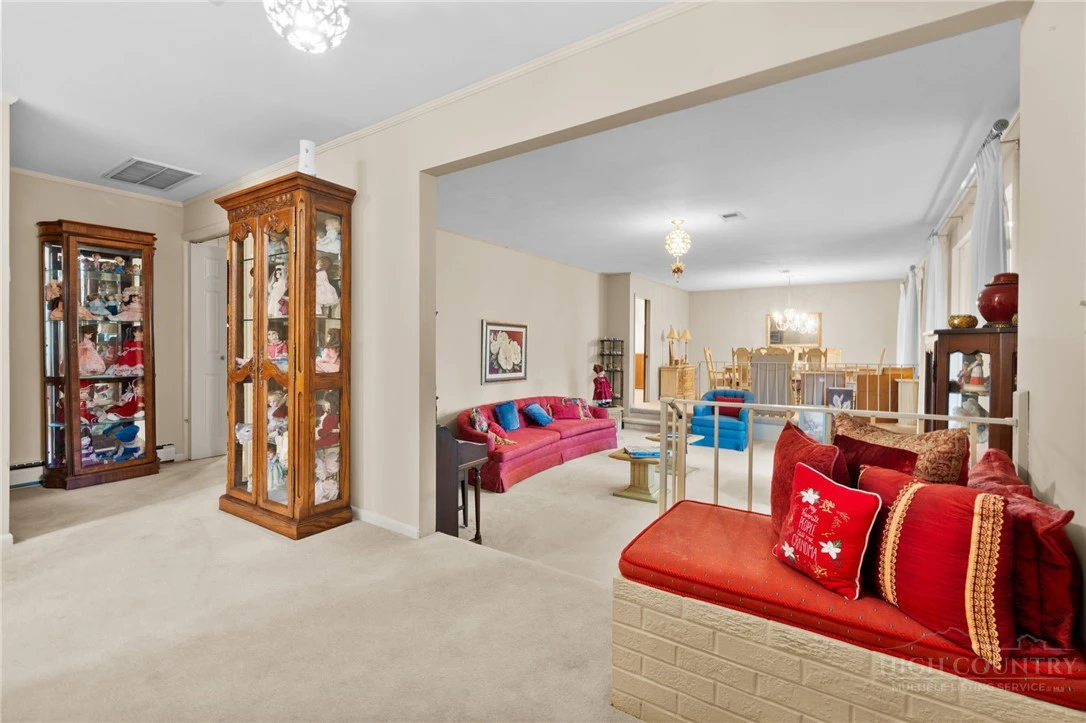 Image number 18 for the current listing