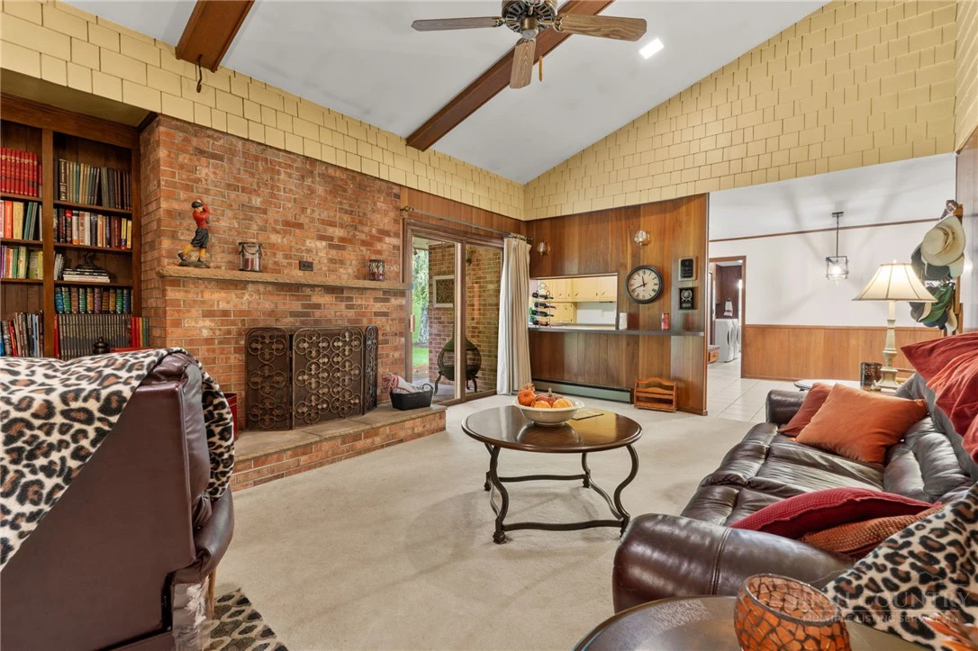 Image number 12 for the current listing
