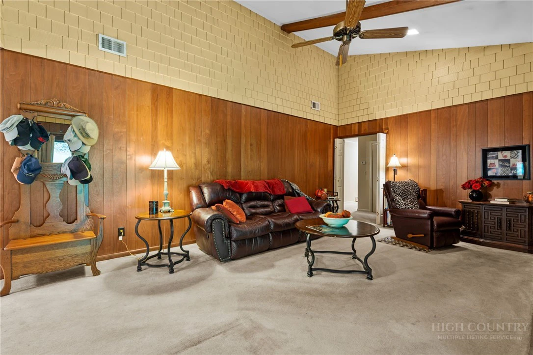 Image number 14 for the current listing