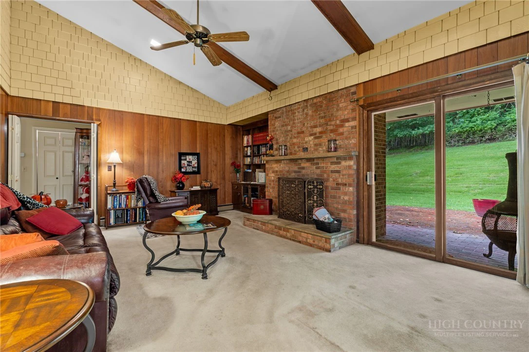 Image number 11 for the current listing