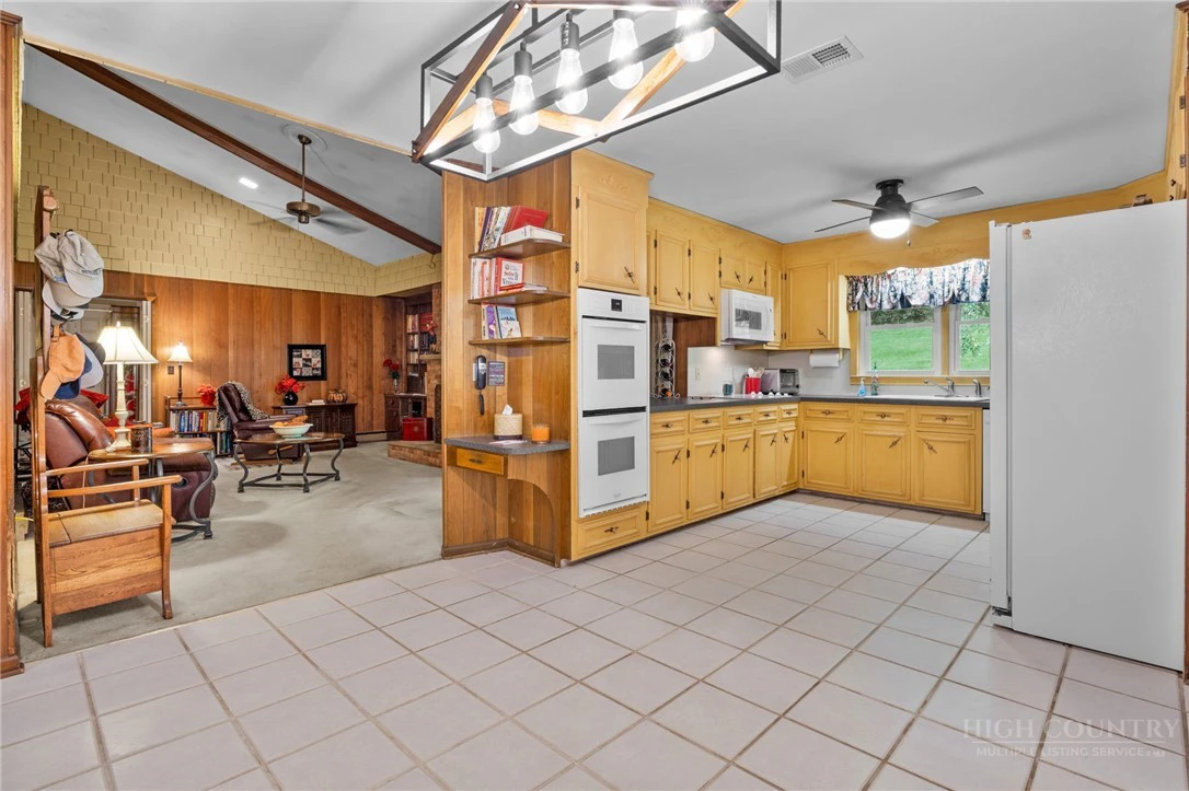 Image number 10 for the current listing