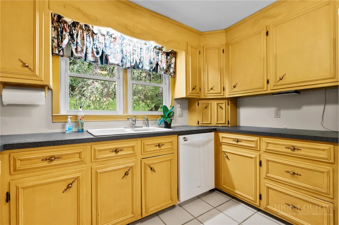 Image number 8 for the current listing