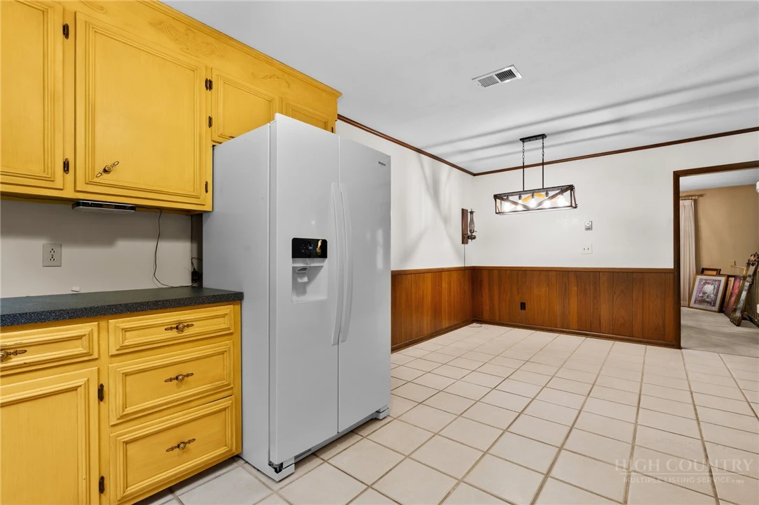 Image number 9 for the current listing