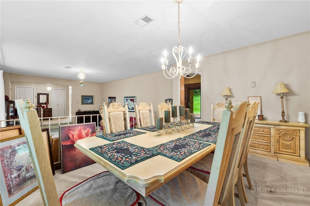 Image number 15 for the current listing