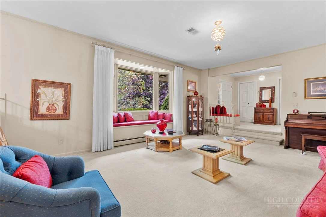 Image number 16 for the current listing