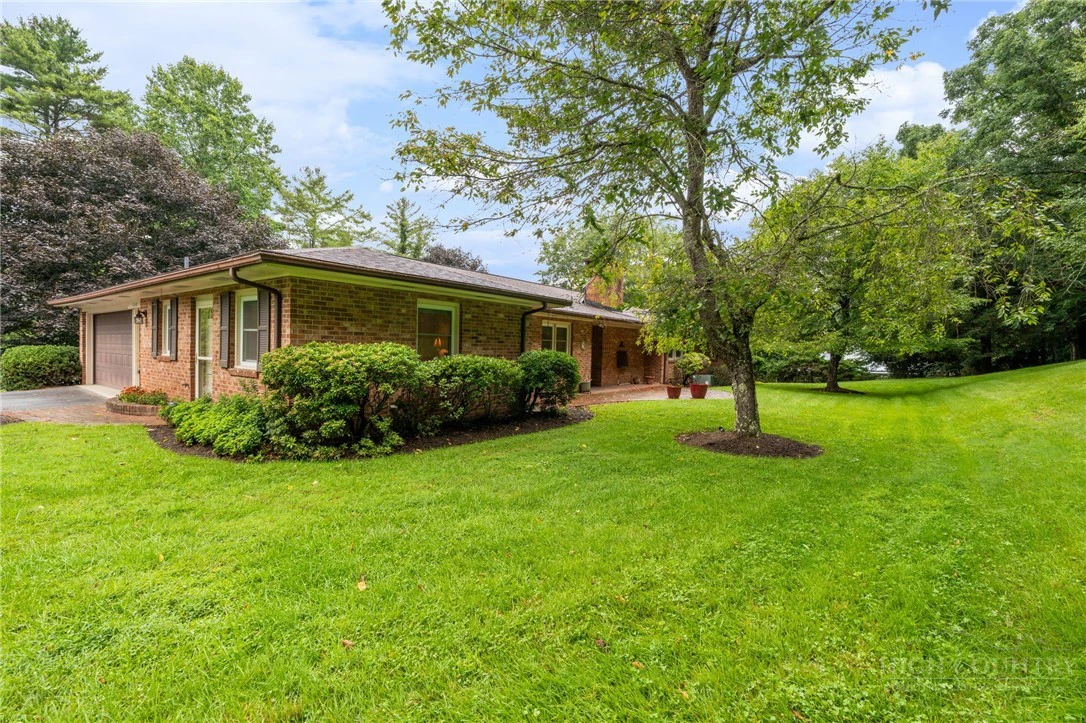 Image number 2 for the current listing