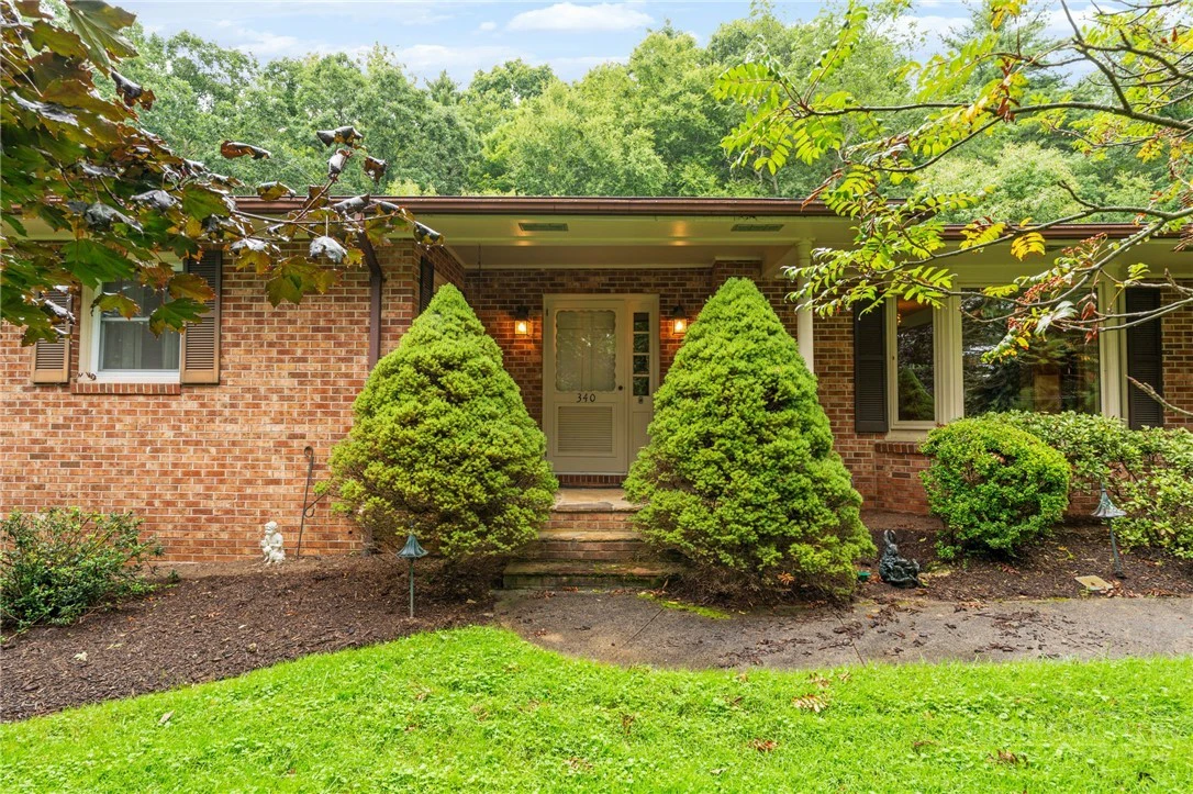 Image number 4 for the current listing