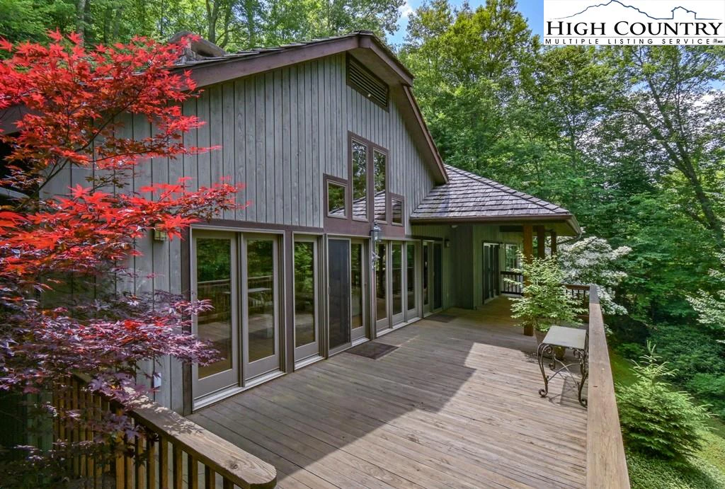 Image number 1 for the current listing