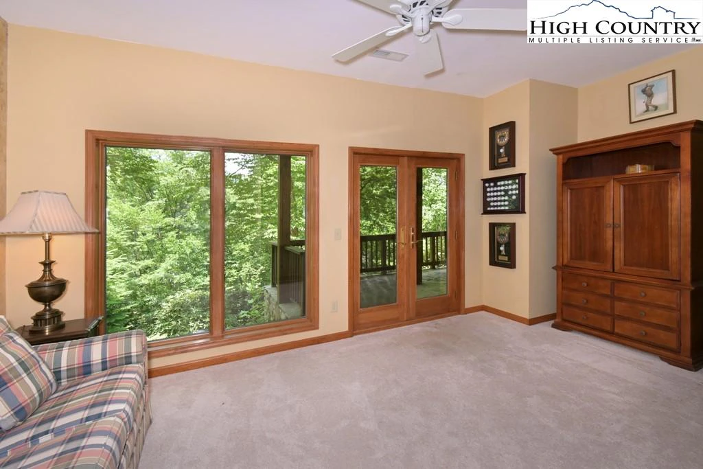 Image number 16 for the current listing