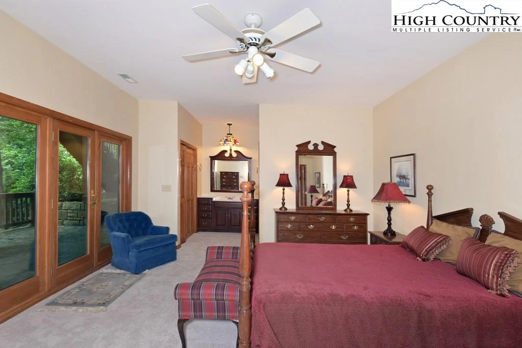 Image number 13 for the current listing