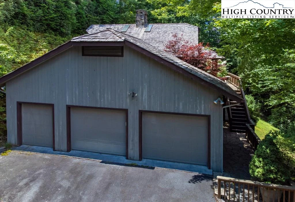 Image number 11 for the current listing