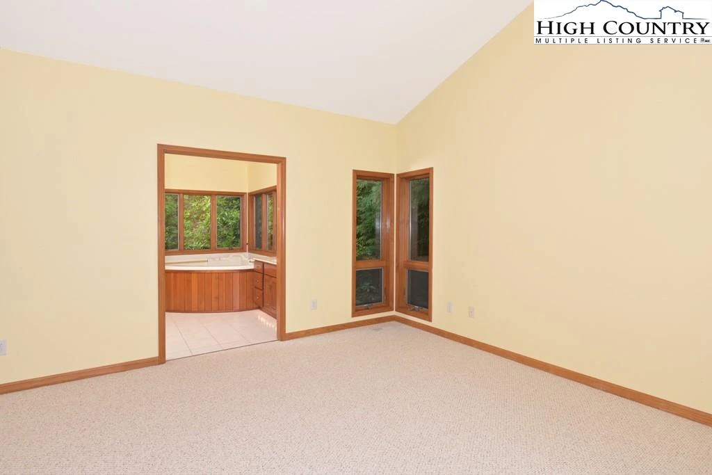 Image number 7 for the current listing