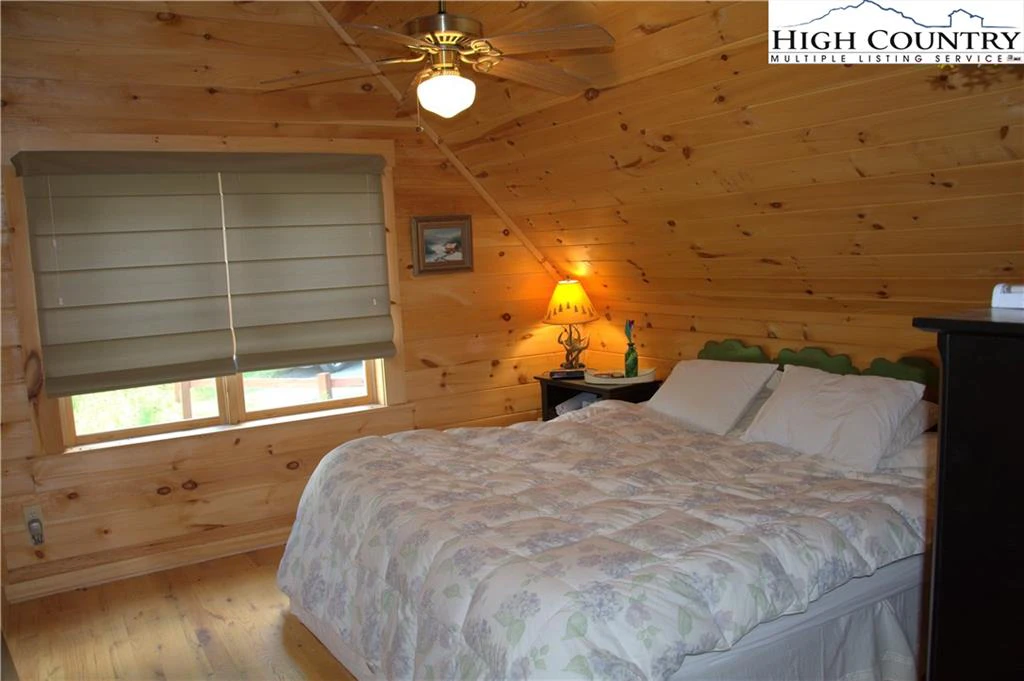 Image number 17 for the current listing