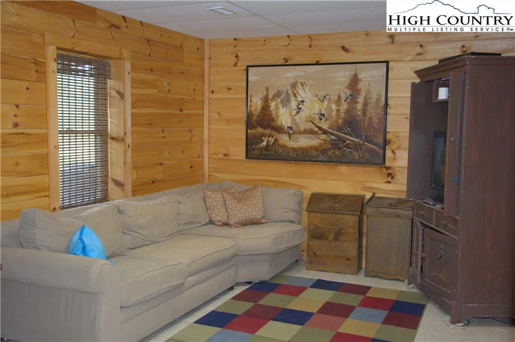 Image number 2 for the current listing