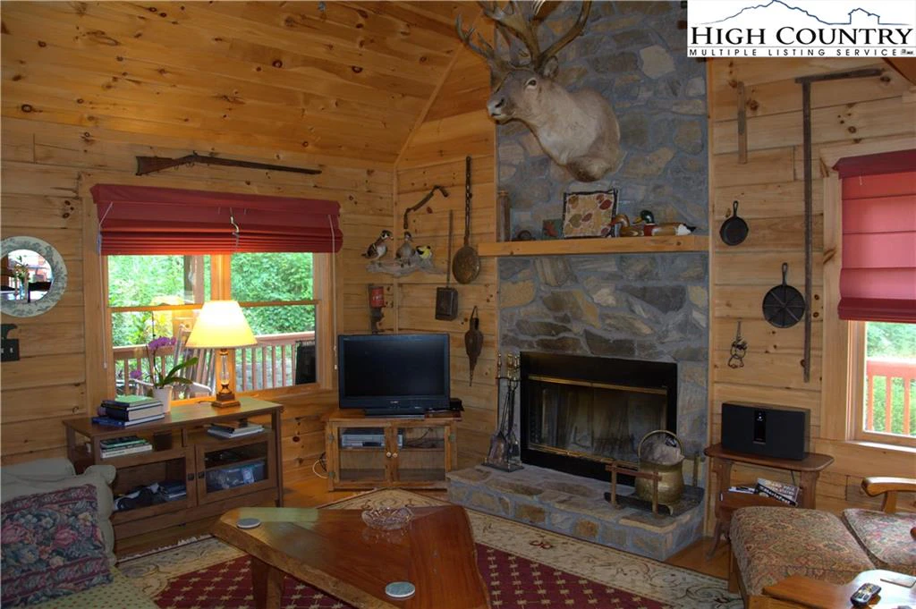 Image number 22 for the current listing
