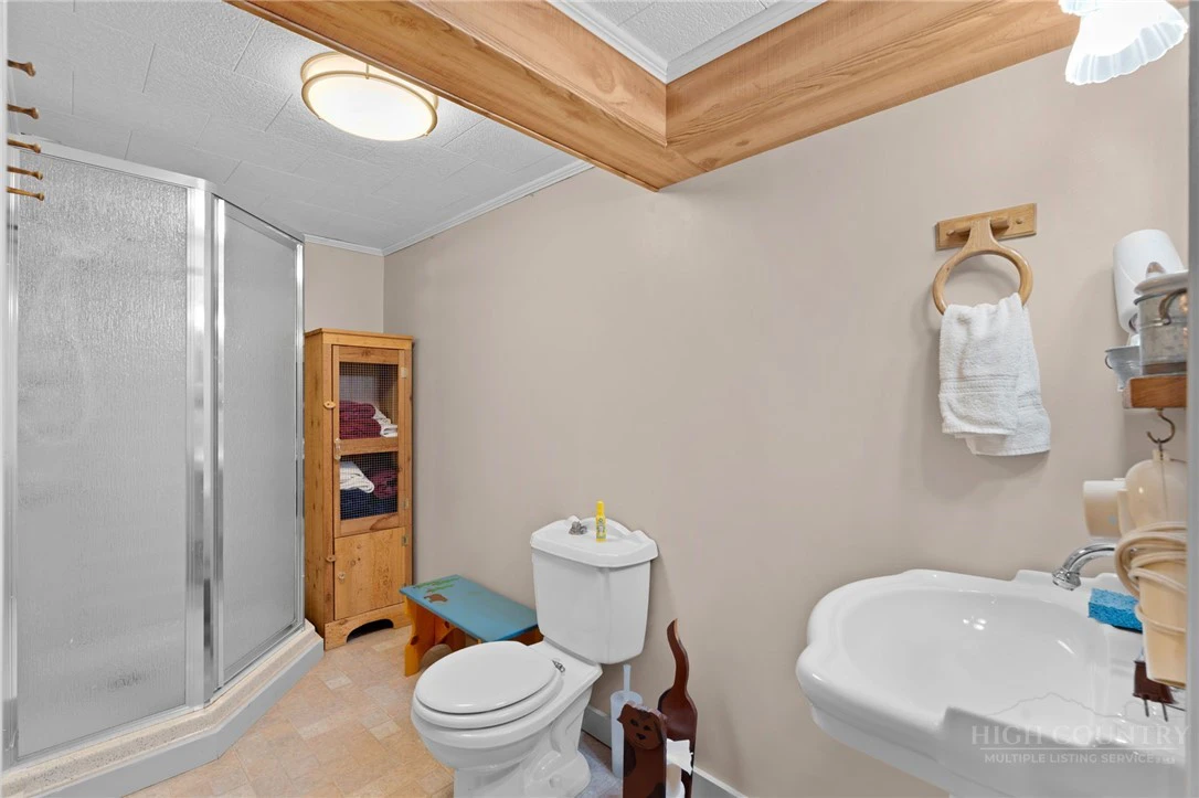 Image number 20 for the current listing