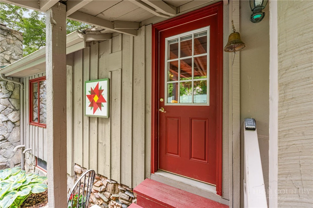 Image number 2 for the current listing