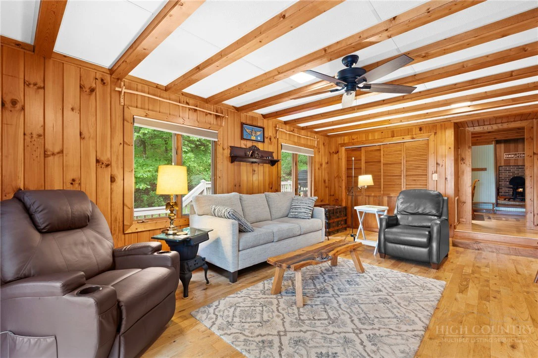 Image number 4 for the current listing