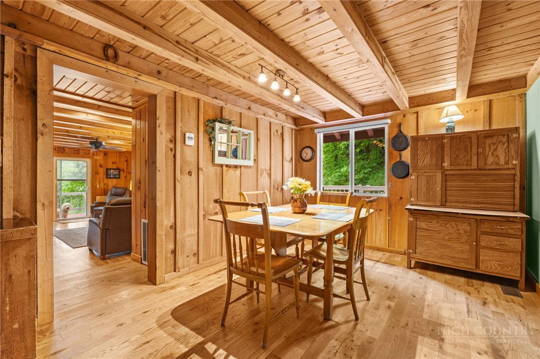 Image number 8 for the current listing