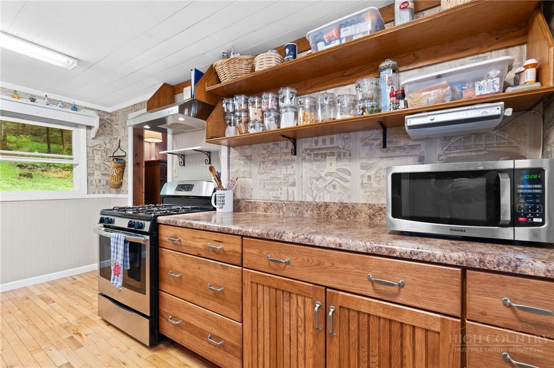 Image number 10 for the current listing