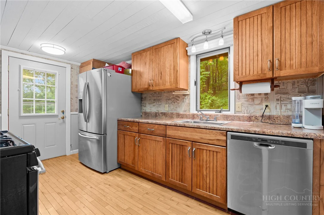Image number 12 for the current listing