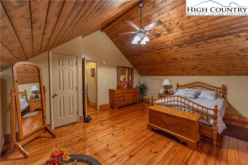 Image number 3 for the current listing