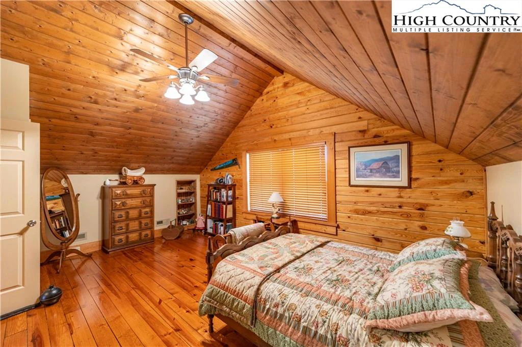 Image number 4 for the current listing