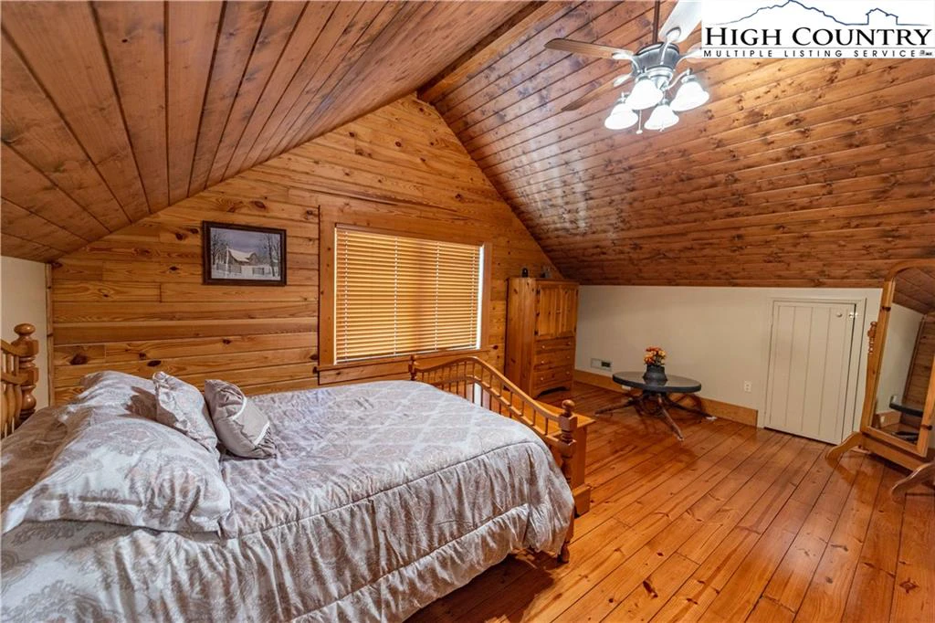 Image number 5 for the current listing