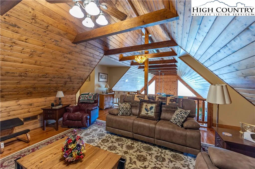 Image number 8 for the current listing