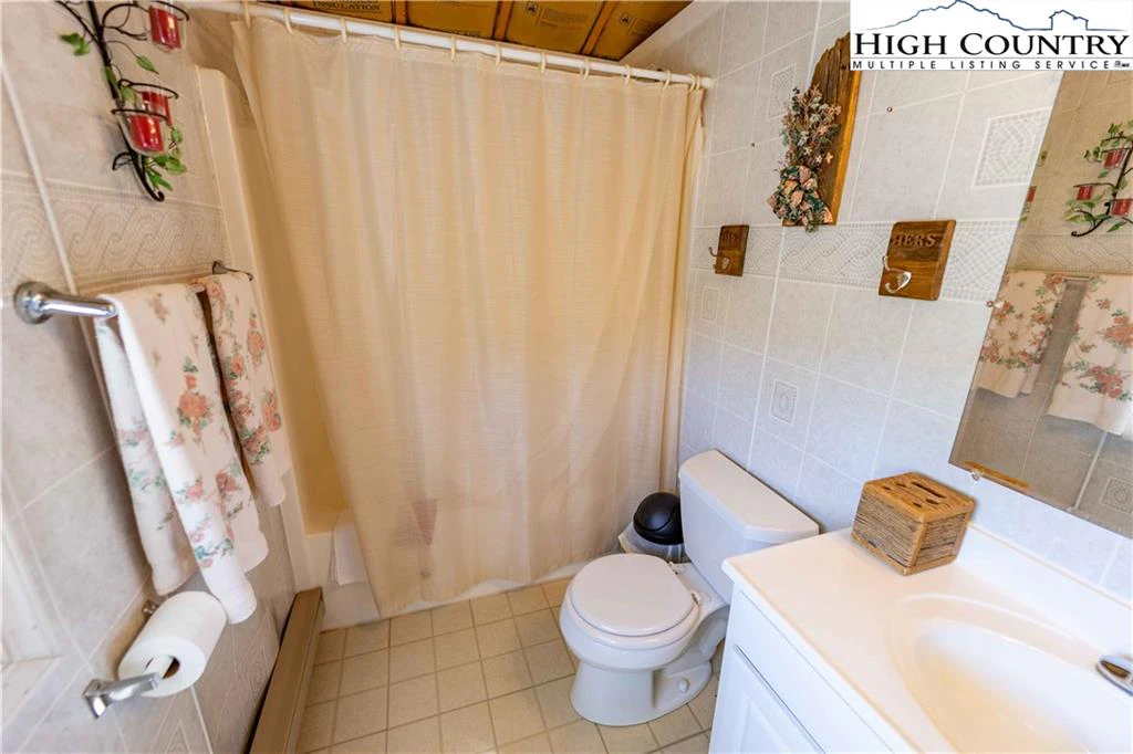 Image number 2 for the current listing
