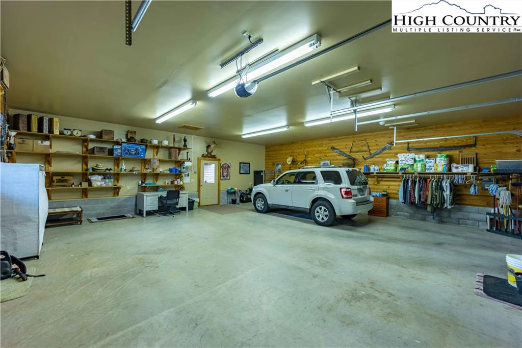 Image number 17 for the current listing