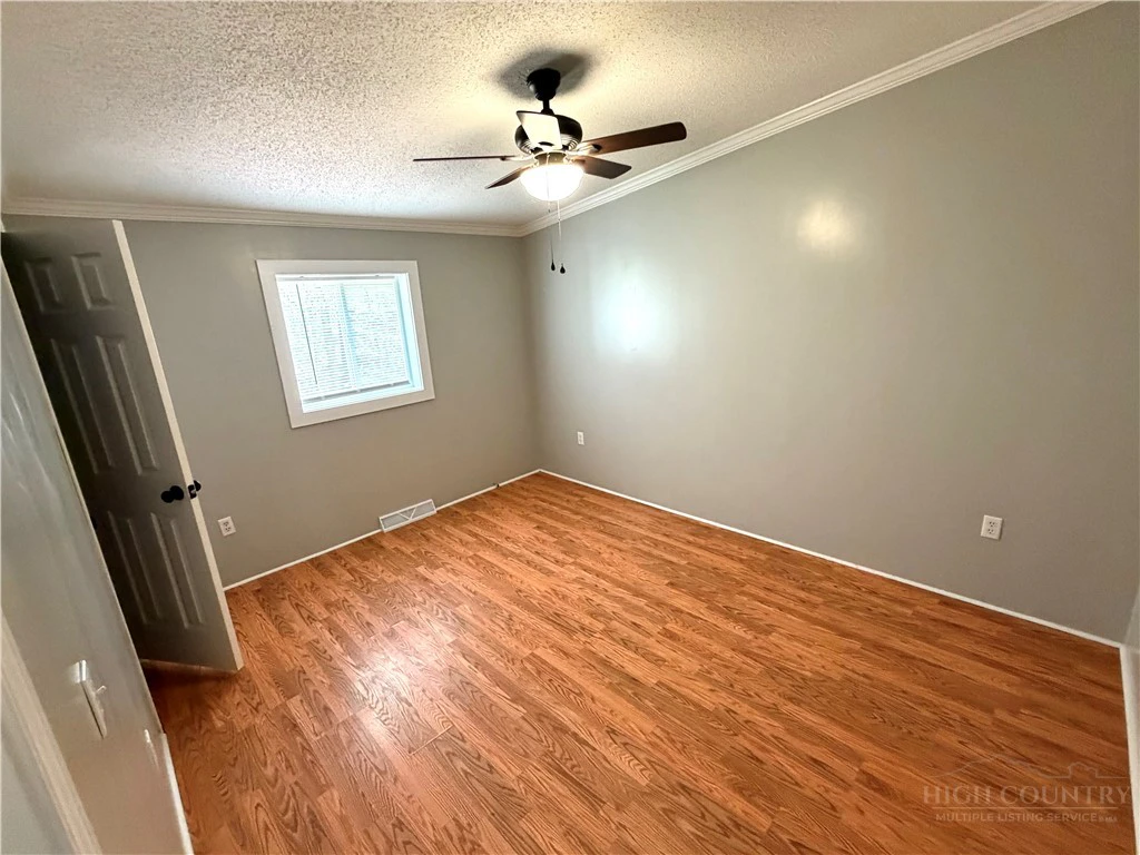 Image number 5 for the current listing