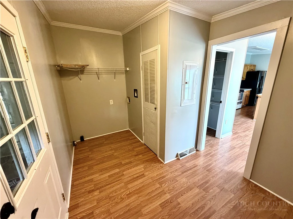 Image number 3 for the current listing