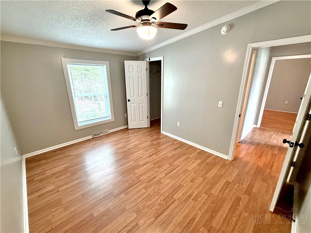 Image number 7 for the current listing