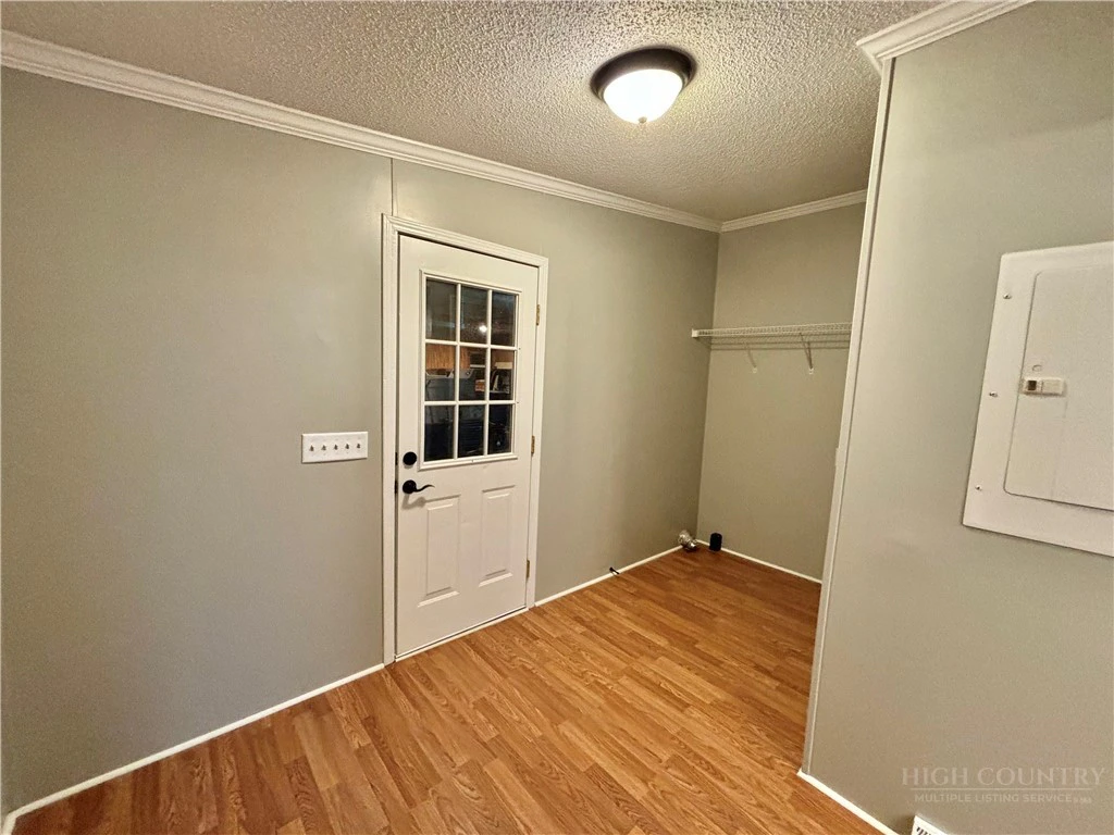 Image number 4 for the current listing