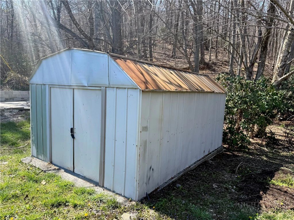 Image number 10 for the current listing