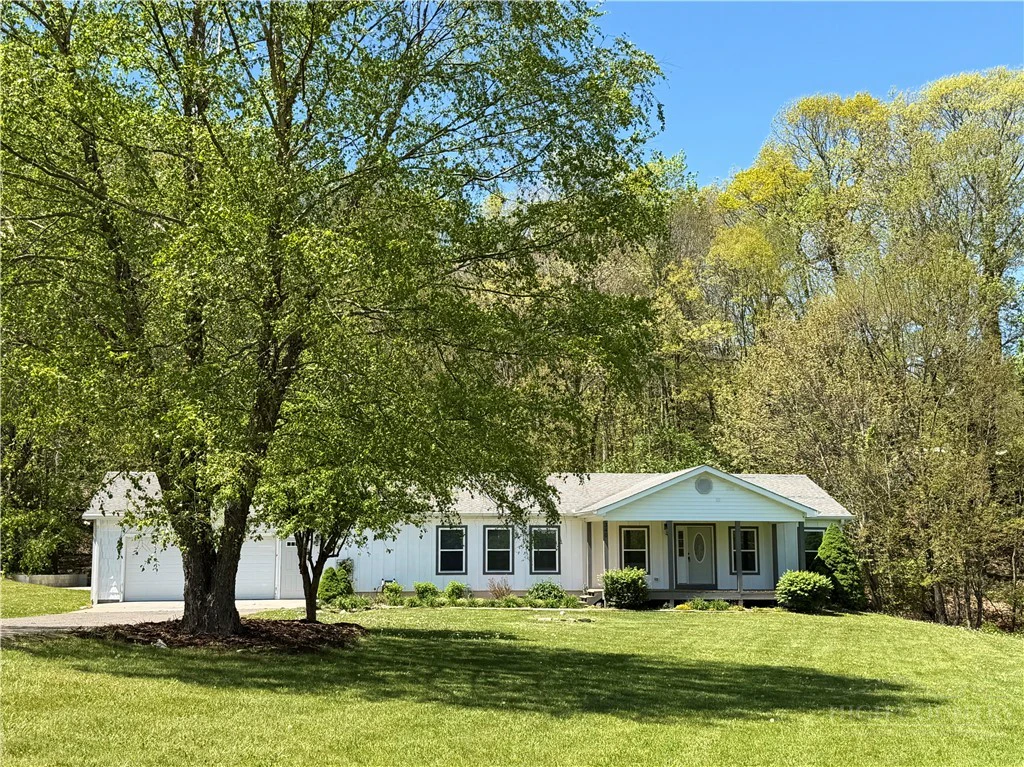 Image number 19 for the current listing
