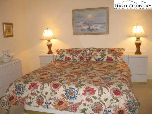 Image number 5 for the current listing