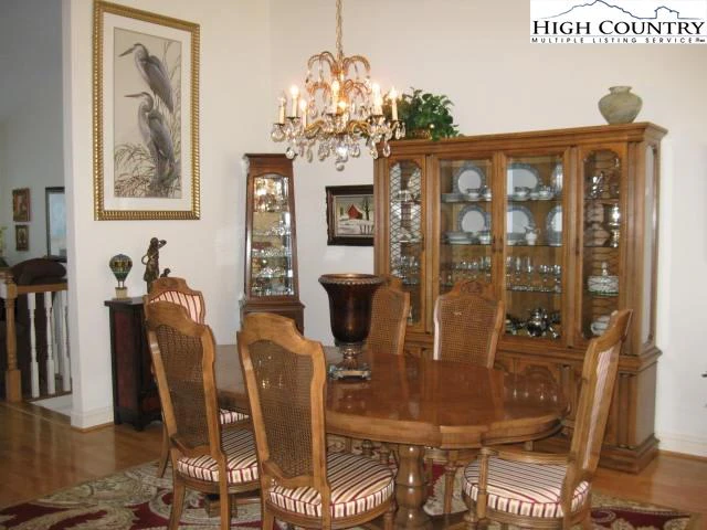 Image number 29 for the current listing