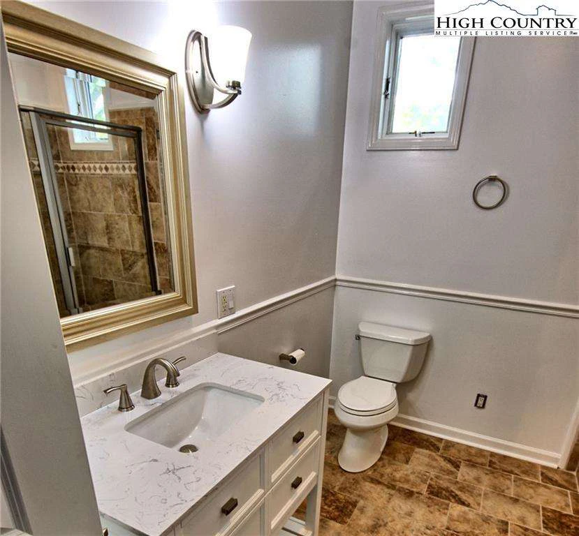 Image number 2 for the current listing